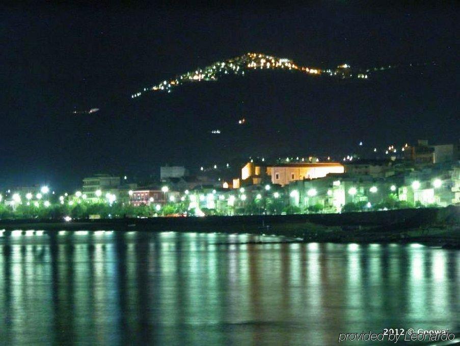ホテル パラッゾ フォーチュネート SantʼAgata di Militello エクステリア 写真